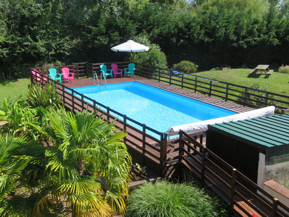 La piscine chauffée des gites au Bouchet, locations de vacances avec espace aquatique en Touraine